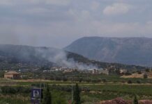 Φωτιά στα Σπάτα: Καίει κοντά σε σπίτια – Ήχησε το 112, «παραμείνετε σε ετοιμότητα»