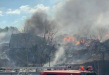 Φωτιά στο Ωραιόκαστρο: Σκληρή η μάχη με τις φλόγες στα δύο εργοστάσια – Η επόμενη ημέρα μέσα από φωτογραφίες