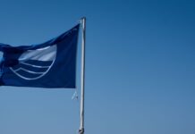 Η «Γαλάζια Σημαία» αφαιρέθηκε από 9 παραλίες σε Χίο και Πάρο – Γιατί «κόπηκαν» από την Ελληνική Εταιρεία Προστασίας Φύσης