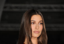 Hailey Bieber: Η τεχνική του διπλού concealer που εφαρμόζει