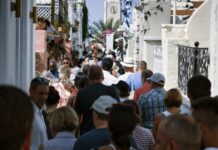 Η Ελλάδα που αδειάζει τον χειμώνα και γεμίζει το καλοκαίρι: Η άλλη όψη των νησιών και των ορεινών χωριών