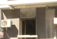Τραγωδία στην Καλλιθέα: Νεκρός ο 70χρονος που ανασύρθηκε χωρίς τις αισθήσεις του από το σπίτι που έπιασε φωτιά