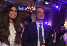 Δείπνο Μητσοτάκη προς τιμήν της Κίμπερλι Γκιλφόιλ στο Μαξίμου για τα 250 χρόνια από την Αμερικανική Ανεξαρτησία