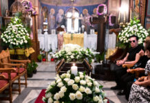 Μαίρη Λίντα: Τελευταίο αντίο στην αξεπέραστη τραγουδίστρια – Συγκίνηση στην κηδεία της