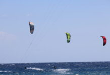 Τραυματίστηκε 40χρονος κάνοντας kite surf στην Αντίπαρο