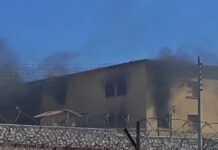 Φωτιά στις φυλακές Κορυδαλλού: Πυκνοί καπνοί βγαίνουν μέσα από τα κελιά