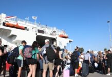 Μεγάλη έξοδος για το πρώτο κύμα αδειούχων του Ιουλίου: Μποτιλιάρισμα στους δρόμους και αυξημένη κίνηση στα λιμάνια