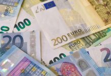 Εαρινή έκθεση του Ελληνικού Δημοσιονομικού Συμβουλίου: Στον “πάγο” εδώ και 2 χρόνια οι μισθοί στην Ελλάδα – Αναλυτικά τα στοιχεία