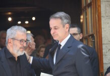 Βάγια Νέστορα: Σε κλίμα συγκίνησης η κηδεία της – Με αμαξίδιο στην εκκλησία η κόρη της Αφροδίτη