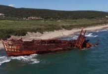 Καταρρέει το ναυάγιο «Δημήτριος» στο Γύθειο – Οι εικόνες που προμηνύουν το τέλος ενός «θρύλου»