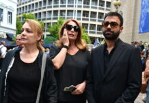 Κηδεία Μάρως Κοντού: Πλήθος κόσμου στο ύστατο χαίρε – «Αθάνατη η πίκρα της απουσίας σου», είπε ο Νικήτας Κακλαμάνης στον επικήδειο