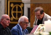 Κηδεία Μάρως Κοντού: Πλήθος κόσμου στη Μητρόπολη Αθηνών – Συγκίνηση στην τελευταία υπόκλιση στην μεγάλη ηθοποιό