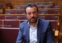 Νίκος Παππάς προς τους αποχωρούντες: «Οι έδρες δεν είναι προσωπική περιουσία»
