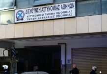 Υπόθεση βιασμού 19χρονης στην Ομόνοια: Ο εισαγγελέας πρότεινε την αθώωση των 3 κατηγορούμενων αστυνομικών λόγω αμφιβολιών