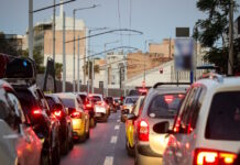 Πειραιάς: Τροχαίο με δύο τραυματίες από σύγκρουση λεωφορείου με δύο αυτοκίνητα