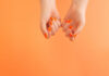 Πορτοκαλί νύχια: Τα nail designs που θα θέλετε να κάνετε screenshot