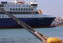 Ραφήνα: Μπλόκο στα πλοία από συνδικαλιστές – Παρεμποδίζουν τον απόπλου