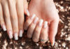 Sequin nails: Η τάση που θα κάνει τα νύχια σας να μοιάζουν με… φούστα με παγιέτες