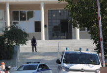 Φωτιά στο Σισμανόγλειο: «Η μητέρα μου υπέστη ανακοπή» την ώρα της εκκένωσης λέει ο γιος της 83χρονης
