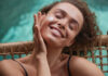 5 καλοκαιρινά skincare tips για να λάμπει η επιδερμίδα σας όλο το καλοκαίρι