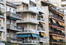 Σκληρή επίθεση της ΕΛΑΣ στην κυβέρνηση για τη στεγαστική κρίση: «Με 6,5 δισ. θα μπορούσαν να κατασκευαστούν επτά φορές περισσότερα σπίτια»
