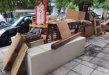 Θεσσαλονίκη: Δικογραφία σε βάρος δύο 39χρονων που πέταξαν έπιπλα στο πεζοδρόμιο