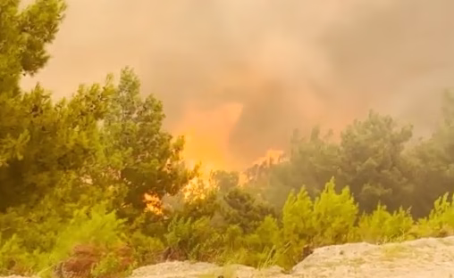 Τουρκία: Εκατοντάδες άνθρωποι εγκαταλείπουν τα σπίτια τους λόγω της φωτιάς