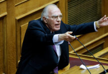 Βασίλης Λεβέντης: Τα 23 χρόνια επιμονής για την είσοδο στη Βουλή, οι πίτσες στο στούντιο και η σχέση με τον θετό γιο του