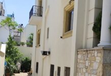 Χαλάνδρι: Εγκεφαλικά νεκρός ο 17χρονος που έπεσε από μπαλκόνι ξενοδοχείου – Είχε αγοράσει αλκοόλ με πλαστό δίπλωμα