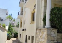 Χαλάνδρι: «Ο 17χρονος και ο φίλος του πήραν αλκοόλ με πλαστό δίπλωμα, ήταν τόσο μεθυσμένος που δεν τον είδε να πέφτει από το μπαλκόνι» λέει εργαζόμενη στο ξενοδοχείο