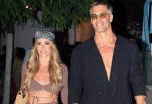 Αθηνά Οικονομάκου – Bruno Cerella: Χέρι – χέρι στα γραφικά σοκάκια της Μυκόνου