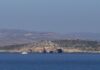 Φλέβες: Το άγνωστο νησί απέναντι από τη Βουλιαγμένη που βρέθηκε ξανά στο επίκεντρο