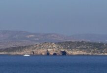 Φλέβες: Το άγνωστο νησί απέναντι από τη Βουλιαγμένη που βρέθηκε ξανά στο επίκεντρο