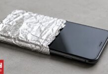 Αυτοί είναι οι λόγοι που κάποιοι τυλίγουν το smartphone τους με αλουμινόχαρτο
