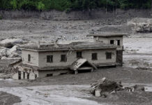 Βιβλική καταστροφή από τις πλημμύρες στο Νεπάλ – Εκατοντάδες νεκροί & αγνοούμενοι