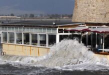 Στα 130 χλμ την ώρα οι ριπές του ανέμου στην Κάρυστο, στα 112 στη Πεντέλη – Οι 8 «κόκκινες» περιοχές
