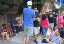 Θεσσαλονίκη: Πολίτες κοιμούνται έξω από το αστυνομικό τμήμα Τούμπας για να βγάλουν διαβατήριο με την παλιά ταυτότητα
