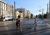 Δεκαπενταύγουστος: Πόλη «φάντασμα» η Αθήνα – Μαζική έξοδος των αδειούχων, αυξημένη η κίνηση στα λιμάνια παρά τους ισχυρούς ανέμους