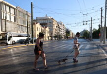 Δεκαπενταύγουστος: Πόλη «φάντασμα» η Αθήνα – Μαζική έξοδος των αδειούχων, αυξημένη η κίνηση στα λιμάνια παρά τους ισχυρούς ανέμους