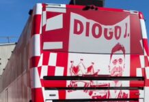 Η Λίβερπουλ έβαλε τη μορφή του αδικοχαμένου Ντιόγκο Ζότα στο λεωφορείο της ομάδας