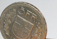 Δάνεια σε ελβετικό φράγκο: Τι εξετάζεται για τη ρύθμιση