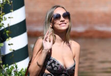 Η Έστερ Εσπόζιτο πανηγύρισε γκολ του Κιλιάν Εμπαπέ από τα επίσημα του «Μπερναμπέου» και ο επιθετικός της Ρεάλ Μαδρίτης της έστειλε φιλιά