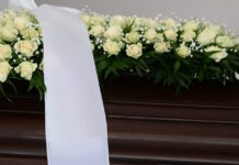 Βούτηξε τα κλειδιά από γραφείο τελετών και έκανε ανενόχλητος κλοπή 13.000 ευρώ