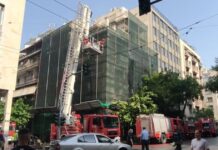 Υπό έλεγχο η πυρκαγιά σε εγκαταλελειμμένο κτίριο στο κέντρο της Αθήνας – Σε εξέλιξη κυκλοφοριακές ρυθμίσεις
