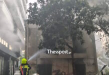 Θεσσαλονίκη: Φωτιά σε εγκαταλελειμμένο κτίριο στο κέντρο της πόλης