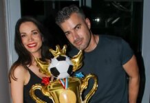 Γιάννης Τσιμιτσέλης: Η έκπληξη για τα γενέθλια του και το τρυφερό φιλί στην Κατερίνα Γερονικολού