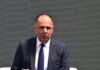 Γεραπετρίτης και Αραγτσί σε τηλεφωνική επικοινωνία για τα Στενά του Ορμούζ