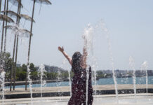 Καιρός: Σε κλοιό καύσωνα για μία εβδομάδα η χώρα – Αποπνικτική η ατμόσφαιρα σε συνδυασμό με την υγρασία