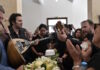 Νίκος Καλογερόπουλος: Το σπαρακτικό φινάλε στην κηδεία του με το τραγούδι «Καραϊσκάκης» και ο θρήνος των αγαπημένων του