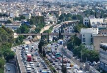 Μποτιλιάρισμα στον Κηφισό: Ένας ελαφρά τραυματίας από σύγκρουση αυτοκινήτου με φορτηγό στο ύψος της Μεταμόρφωσης
